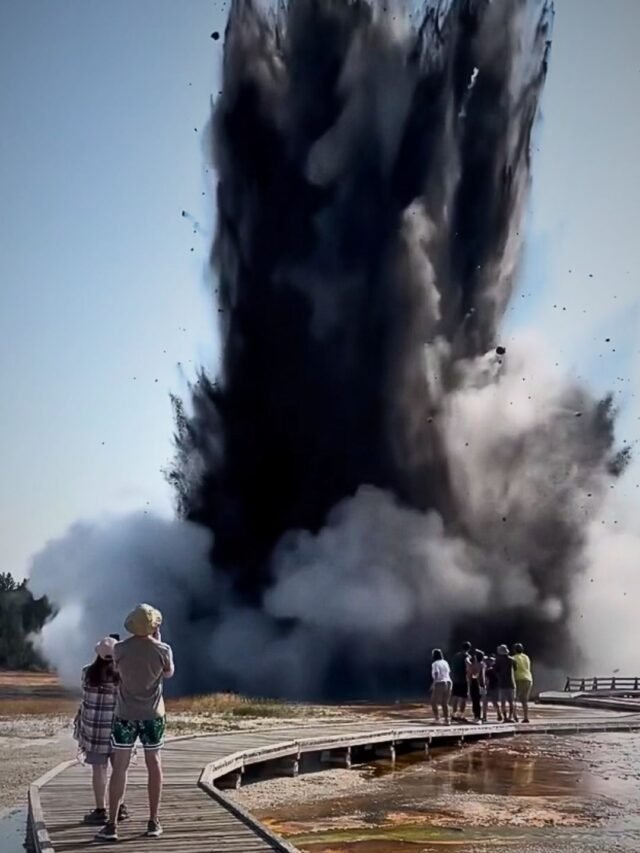 Yellowstone National Park: Hydrothermal Explosion